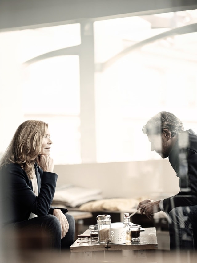 Compliance-Versicherung Hiscox: Personen im Gespräch